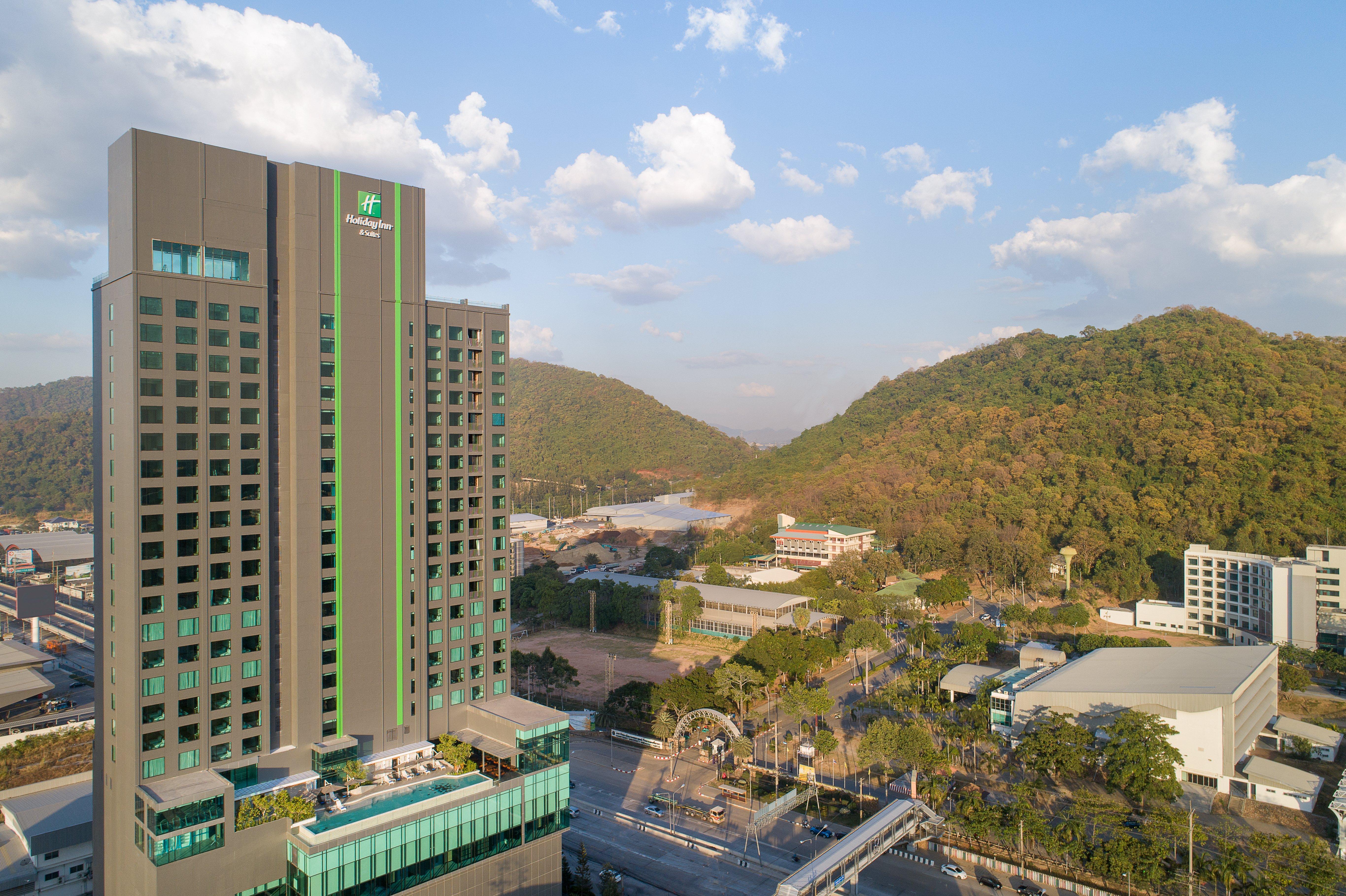 Holiday Inn & Suites Siracha Laemchabang By Ihg Сирача Экстерьер фото