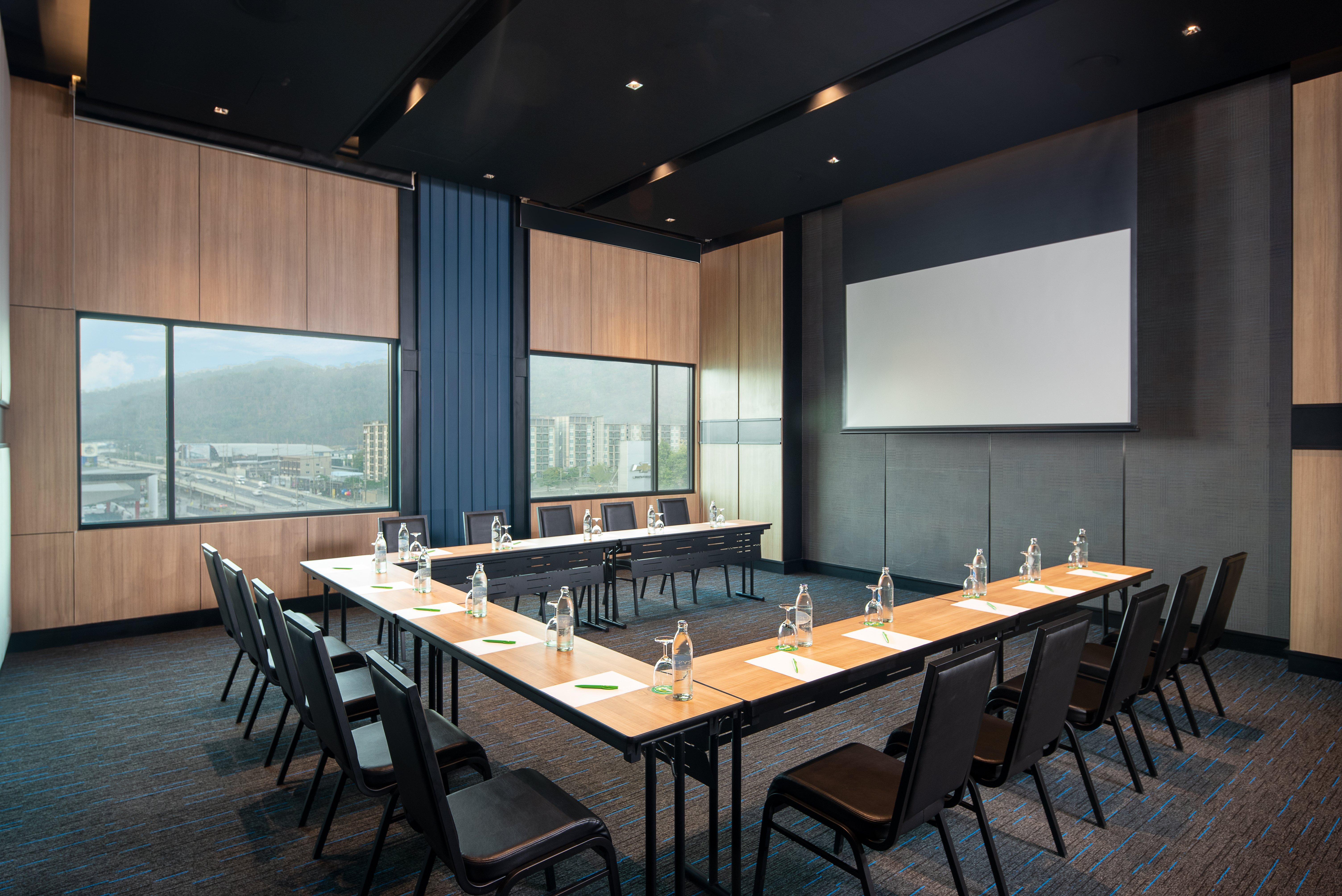 Holiday Inn & Suites Siracha Laemchabang By Ihg Сирача Экстерьер фото