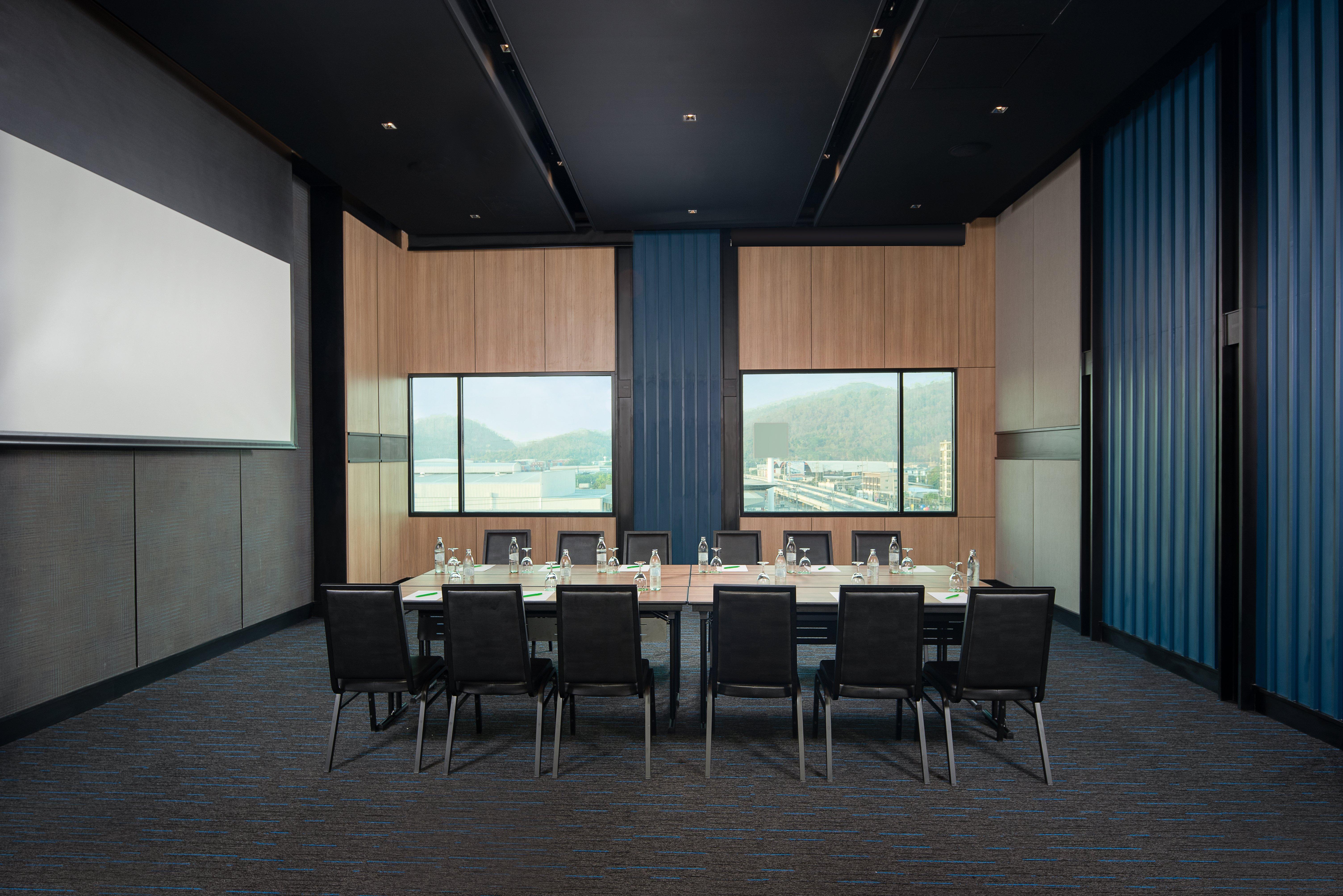 Holiday Inn & Suites Siracha Laemchabang By Ihg Сирача Экстерьер фото