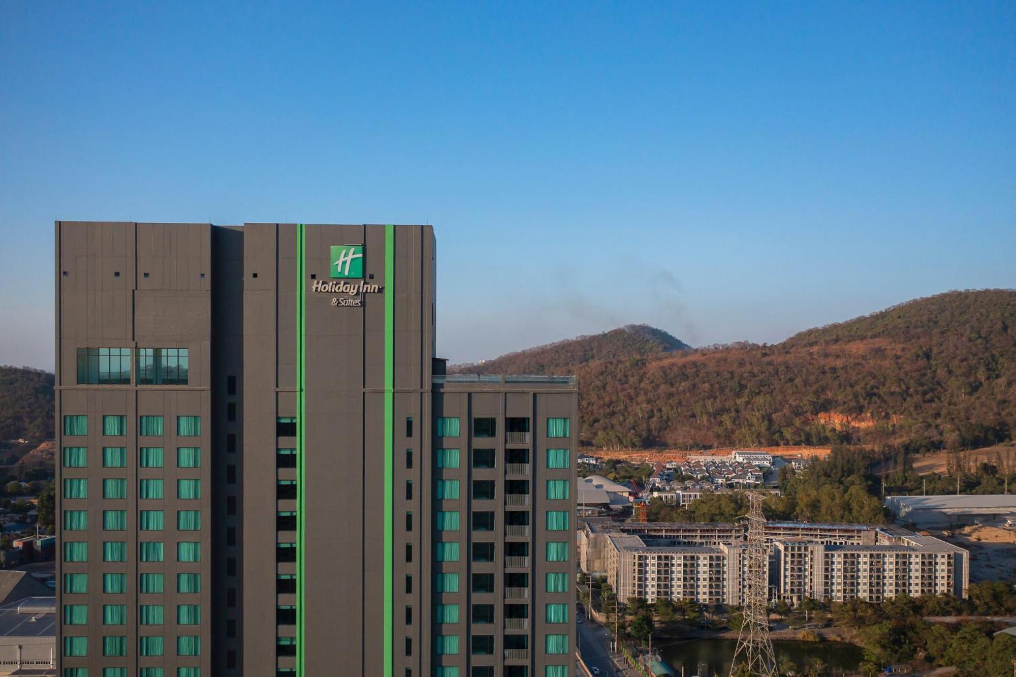 Holiday Inn & Suites Siracha Laemchabang By Ihg Сирача Экстерьер фото